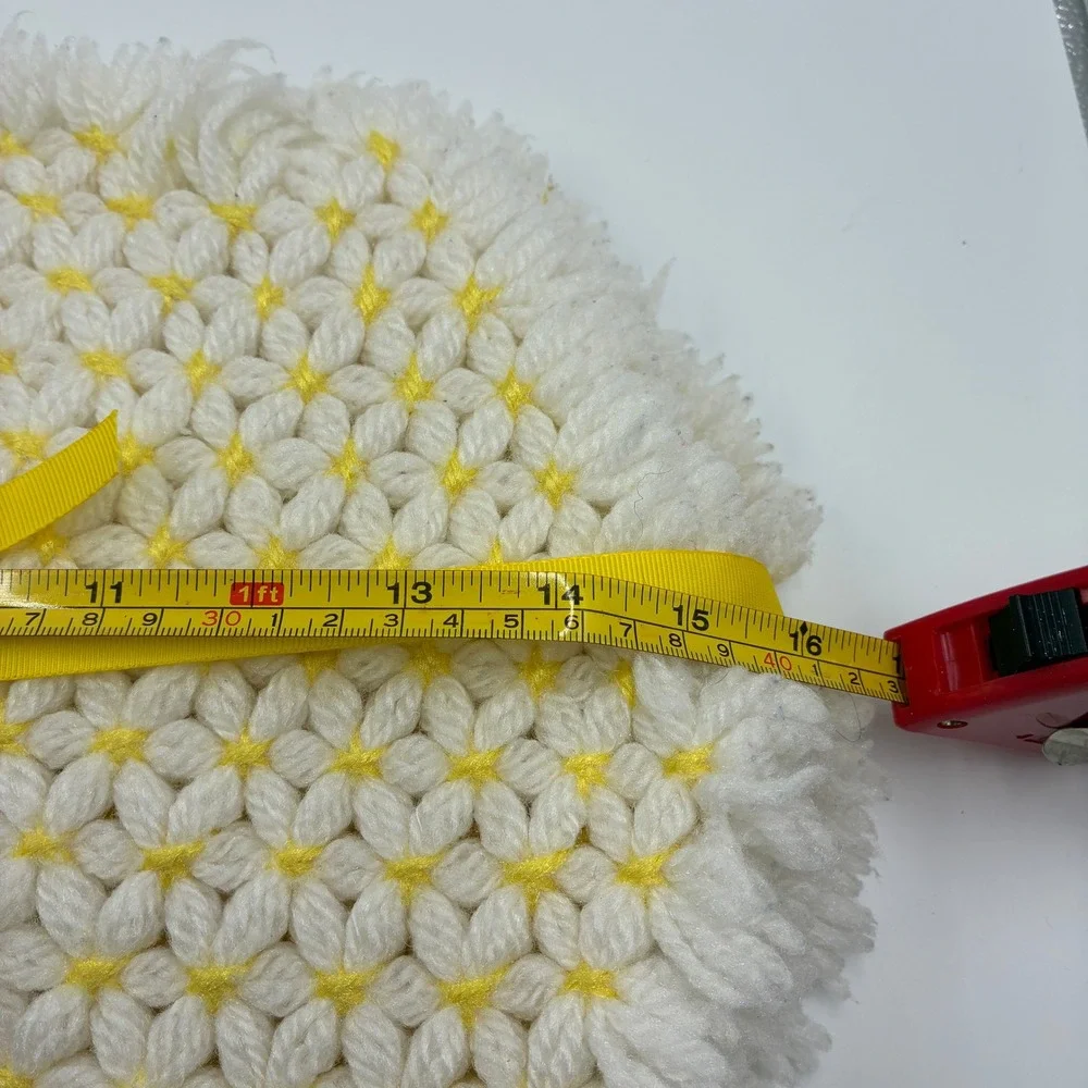 Vtg Handmade Floral Loom Knit Set of 4 Placemats White Yellow Daisy Fringe Retro